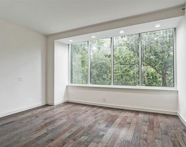 121 N Post Oak Lane - Photo Thumbnail 11