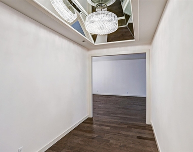 121 N Post Oak Lane - Photo Thumbnail 9