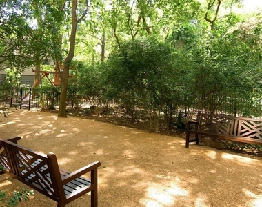 121 N Post Oak Lane - Photo Thumbnail 3