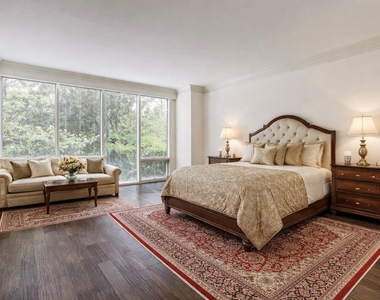 121 N Post Oak Lane - Photo Thumbnail 1