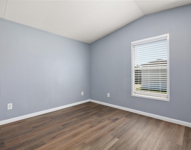 2222 N Austin Avenue - Photo Thumbnail 11