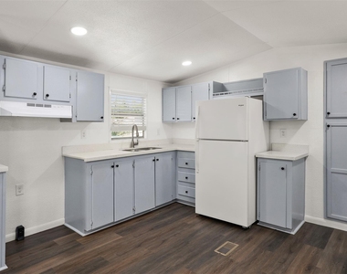 2222 N Austin Avenue - Photo Thumbnail 9
