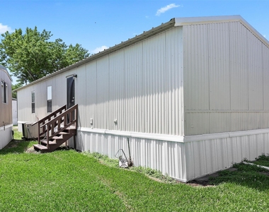 2222 N Austin Avenue - Photo Thumbnail 4