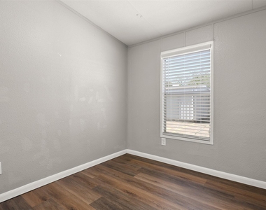 2222 N Austin Avenue - Photo Thumbnail 13
