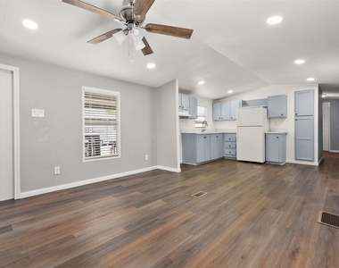 2222 N Austin Avenue - Photo Thumbnail 7