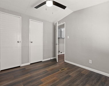 2222 N Austin Avenue - Photo Thumbnail 18