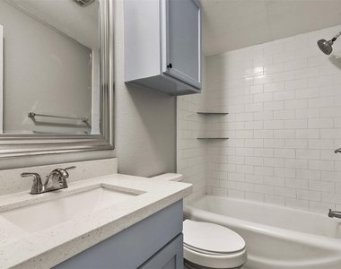 2222 N Austin Avenue - Photo Thumbnail 16