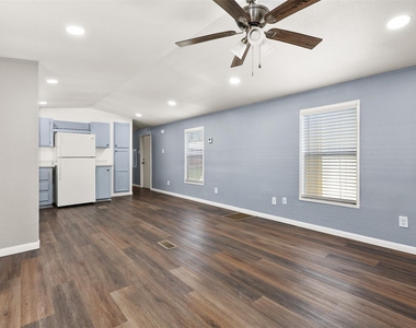 2222 N Austin Avenue - Photo Thumbnail 8