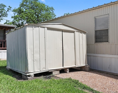 2222 N Austin Avenue - Photo Thumbnail 3