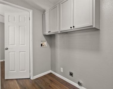 2222 N Austin Avenue - Photo Thumbnail 15