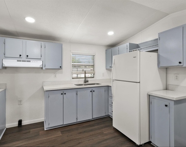 2222 N Austin Avenue - Photo Thumbnail 10