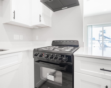 2101 Reinke Road - Photo Thumbnail 3