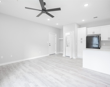 2101 Reinke Road - Photo Thumbnail 10