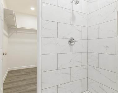 2305 Sakowitz Street - Photo Thumbnail 5
