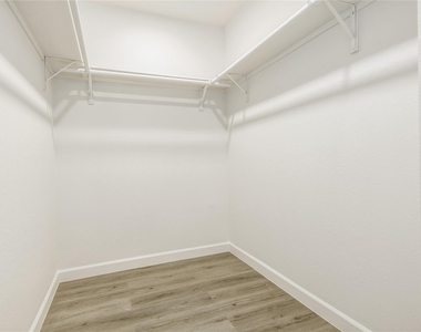 2305 Sakowitz Street - Photo Thumbnail 6