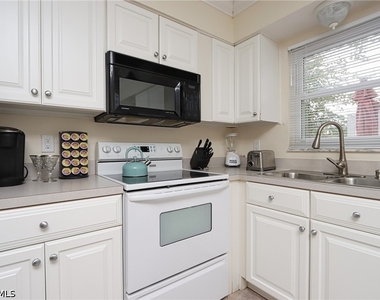 940 3rd Street S - Photo Thumbnail 4
