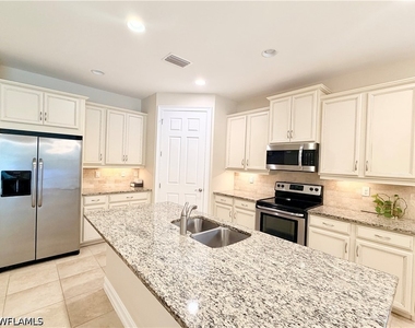 16432 Aberdeen Way - Photo Thumbnail 2