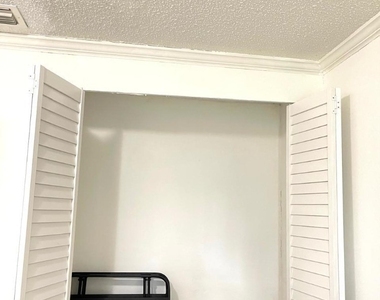 5385 Treetops Drive - Photo Thumbnail 5