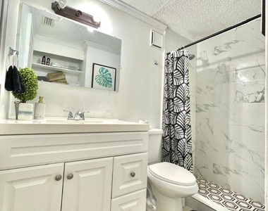 5385 Treetops Drive - Photo Thumbnail 4