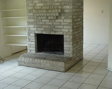 18539 Lippizaner Drive - Photo Thumbnail 4