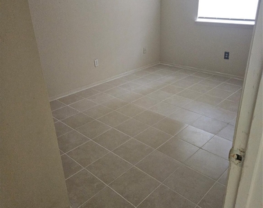 18539 Lippizaner Drive - Photo Thumbnail 14