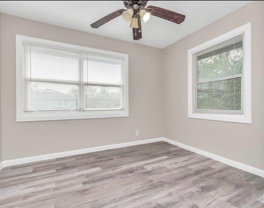 3404 Blodgett Street - Photo Thumbnail 5