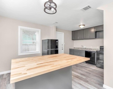 3404 Blodgett Street - Photo Thumbnail 10