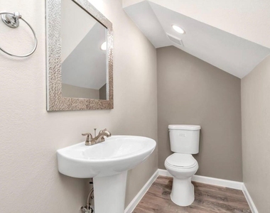 3404 Blodgett Street - Photo Thumbnail 7