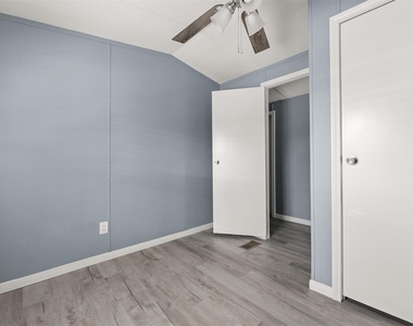 2222 N Austin Avenue - Photo Thumbnail 13