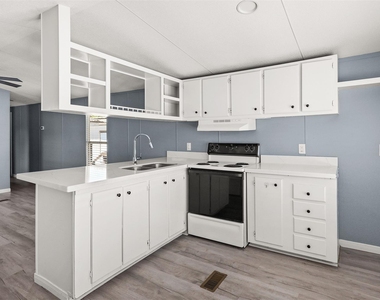 2222 N Austin Avenue - Photo Thumbnail 10