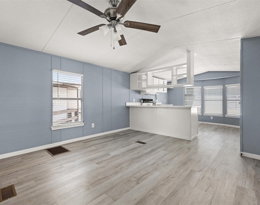 2222 N Austin Avenue - Photo Thumbnail 6
