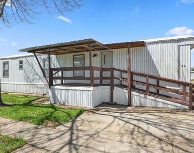 2222 N Austin Avenue - Photo Thumbnail 2