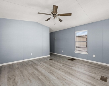 2222 N Austin Avenue - Photo Thumbnail 7