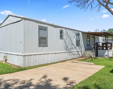 2222 N Austin Avenue - Photo Thumbnail 3