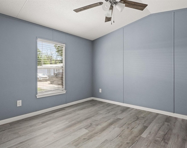 2222 N Austin Avenue - Photo Thumbnail 17