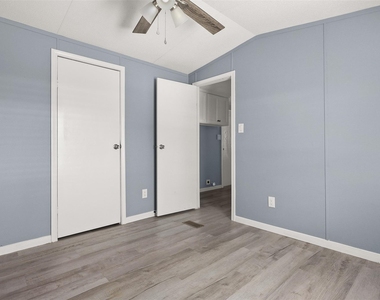 2222 N Austin Avenue - Photo Thumbnail 18