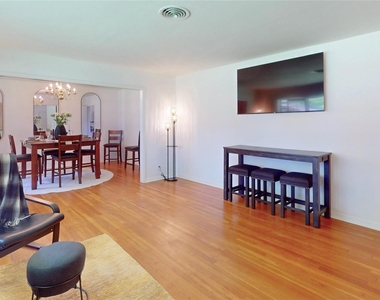 4826 Waynesboro Drive - Photo Thumbnail 5