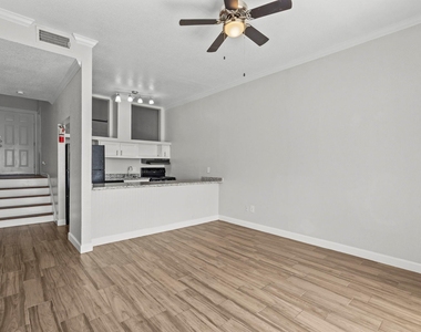 7820 Seawall Boulevard - Photo Thumbnail 4