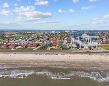 7820 Seawall Boulevard - Photo Thumbnail 1
