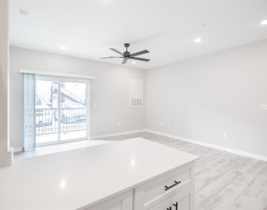 2101 Reinke Road - Photo Thumbnail 6