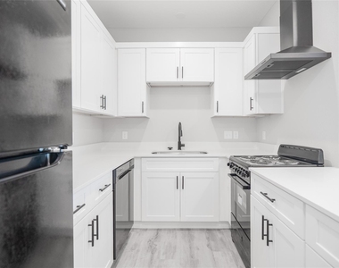 2101 Reinke Road - Photo Thumbnail 2
