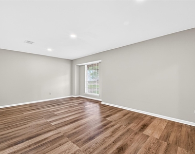 403 Mistywood Drive - Photo Thumbnail 4