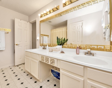 1611 Bob White Street - Photo Thumbnail 14