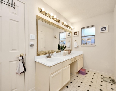 1611 Bob White Street - Photo Thumbnail 13