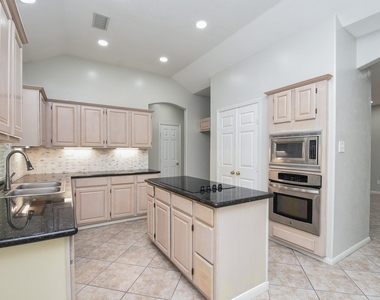 202 W Sterling Pond Circle - Photo Thumbnail 6