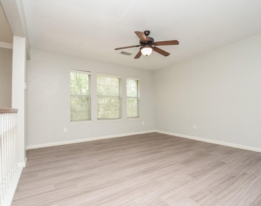 202 W Sterling Pond Circle - Photo Thumbnail 11
