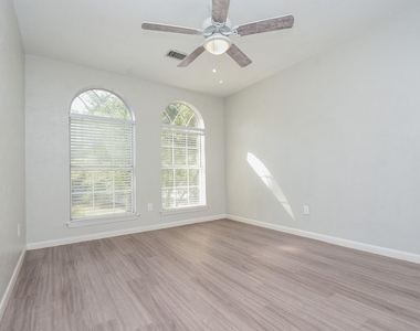 202 W Sterling Pond Circle - Photo Thumbnail 26