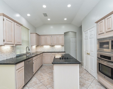 202 W Sterling Pond Circle - Photo Thumbnail 14