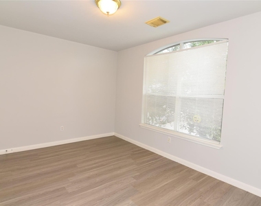 6807 Turtlewood Drive - Photo Thumbnail 19