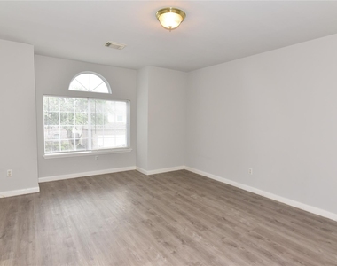 6807 Turtlewood Drive - Photo Thumbnail 18